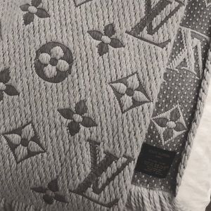 Louis Vuitton Logomania Scarf